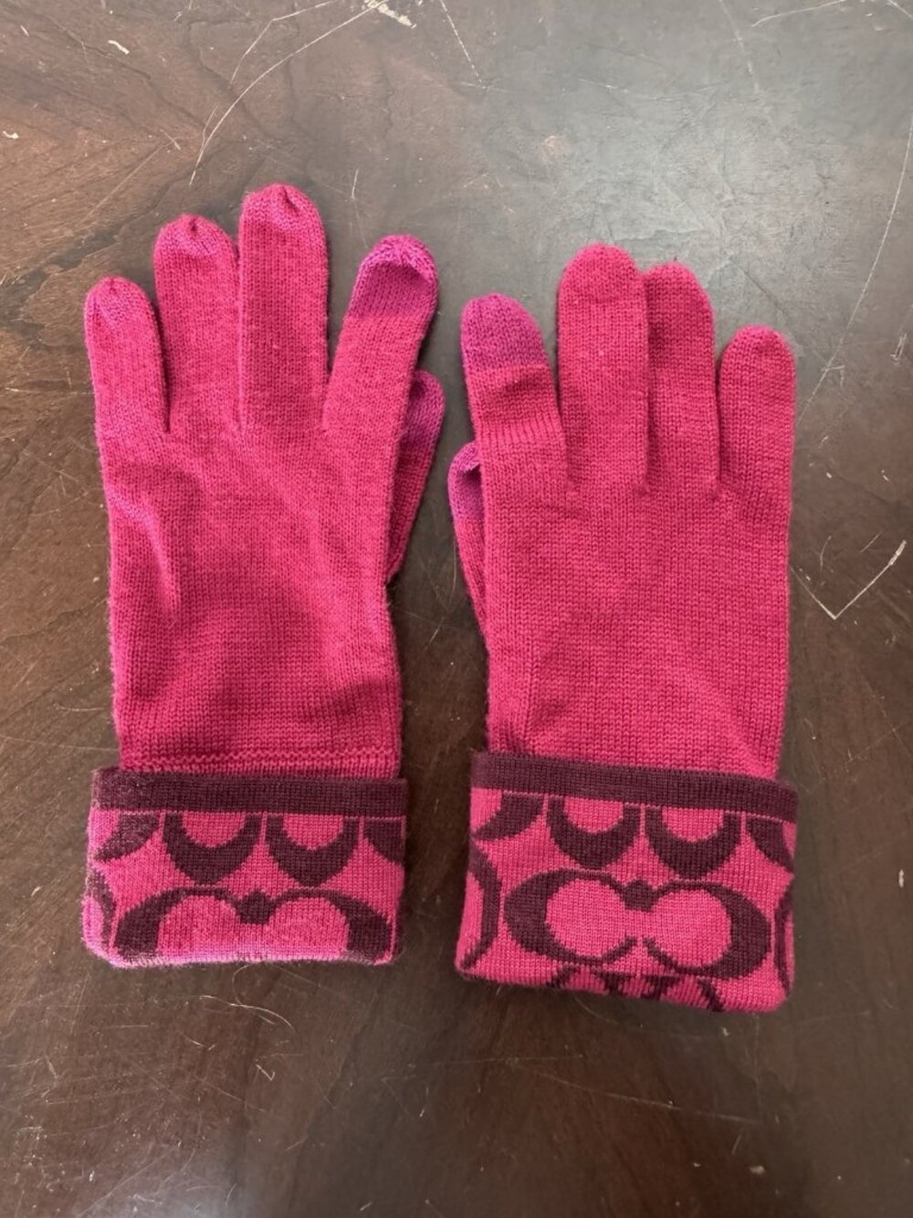 Coach Gloves Womens One Size Pink Knit Wool Touchscreen Logo Winter Warm Cozy